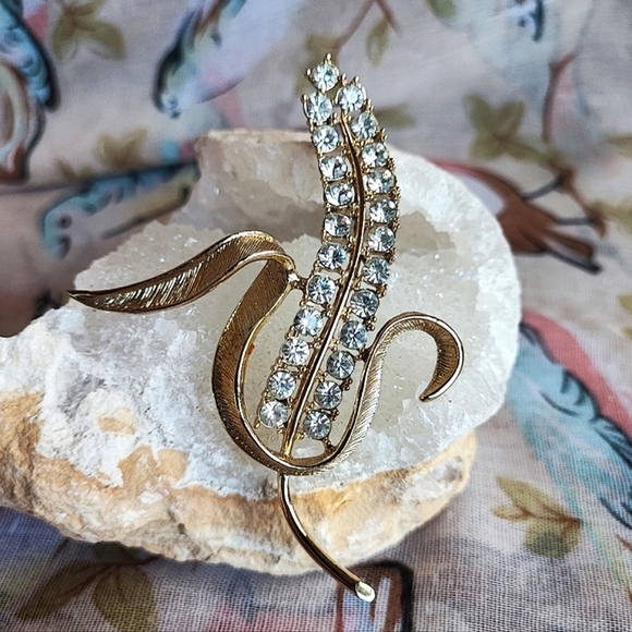 Sarah Coventry Signed Gold Tone Crystal Clear Rhinestone Corn Vintage Brooch - Picture 1 of 8